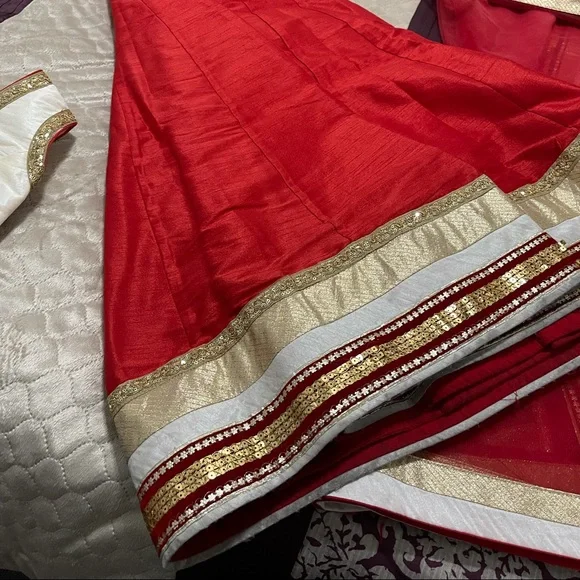 Red and white lehenga - Picture 4 of 6